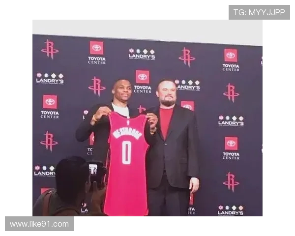 火箭队球员维斯布鲁克在队期间数据表现